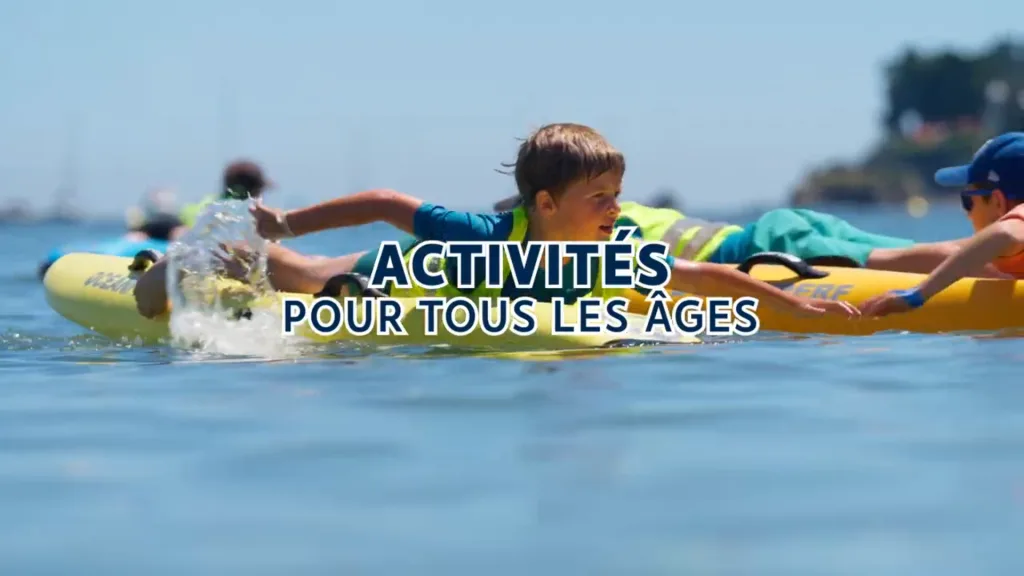 enfant-sur-paddle-de-sauvetage